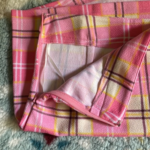 👛Cute Asymmetrical Mini Skirt👛 - Picture 2 of 3